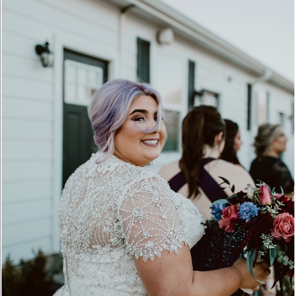 Wedding dress - Picture 1 of 3